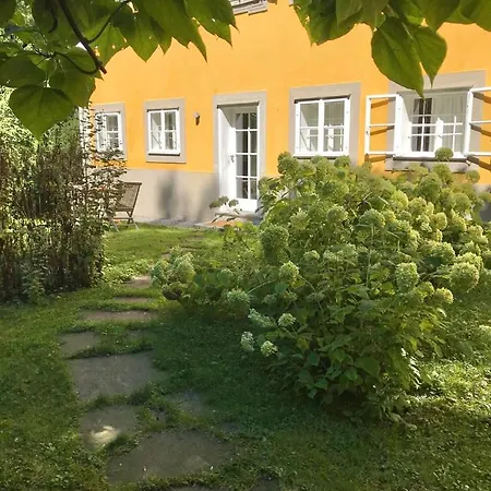 Apartment Schloss Mit Eigenem Garten & Parkplatz *