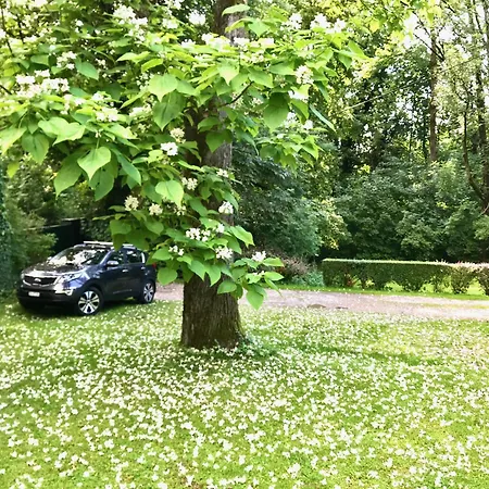 Schloss Mit Eigenem Garten & Parkplatz
