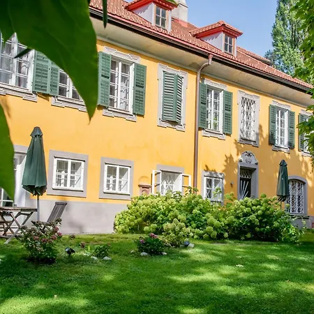 Schloss Mit Eigenem Garten & Parkplatz Apartment