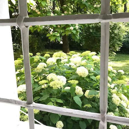 Schloss Mit Eigenem Garten & Parkplatz Apartment *